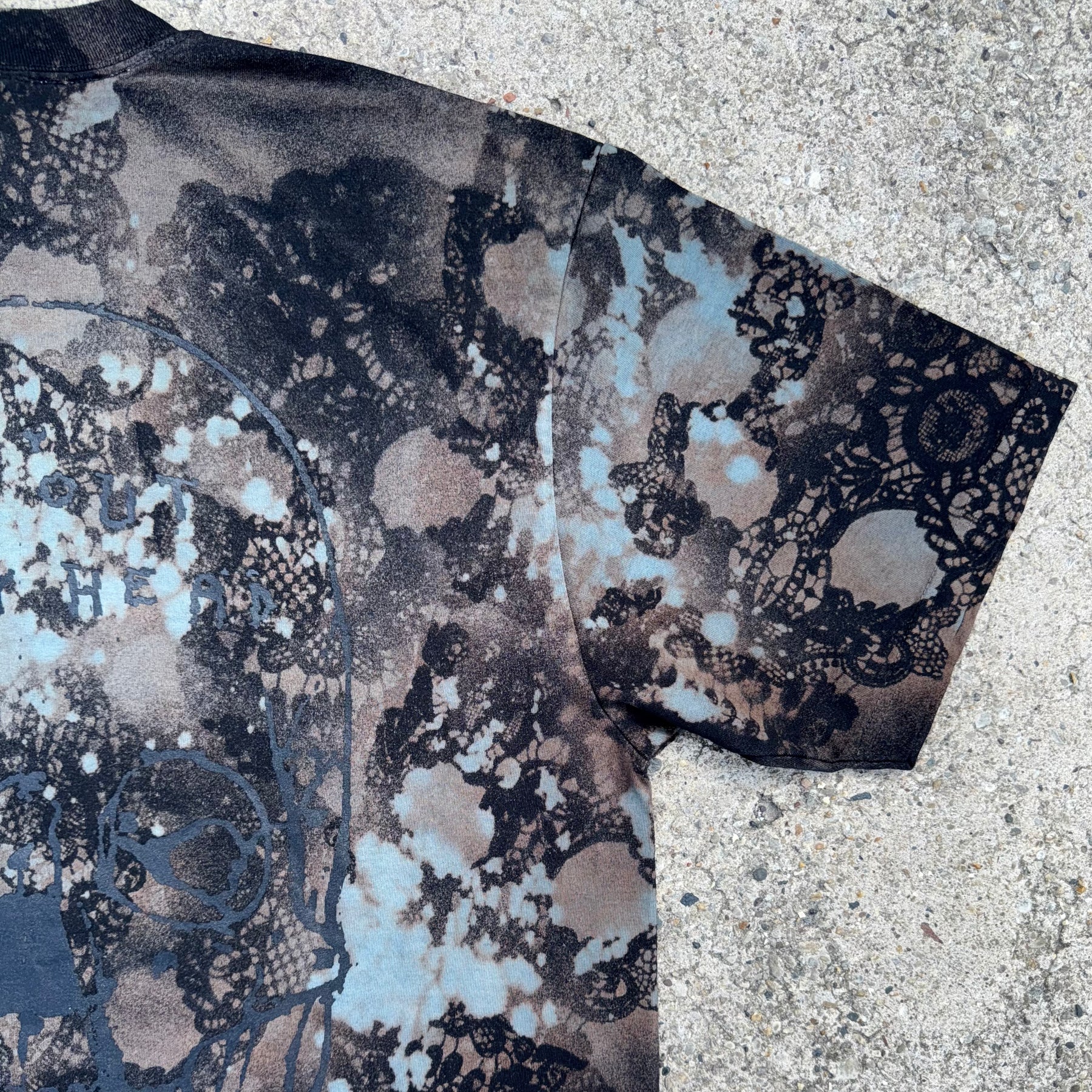 HAUNTED TEE