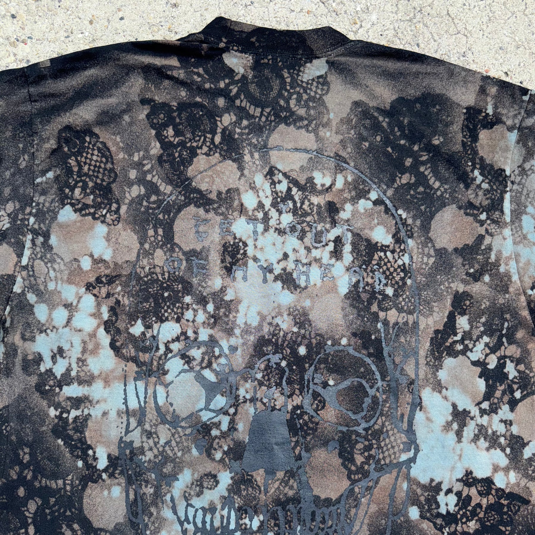 HAUNTED TEE